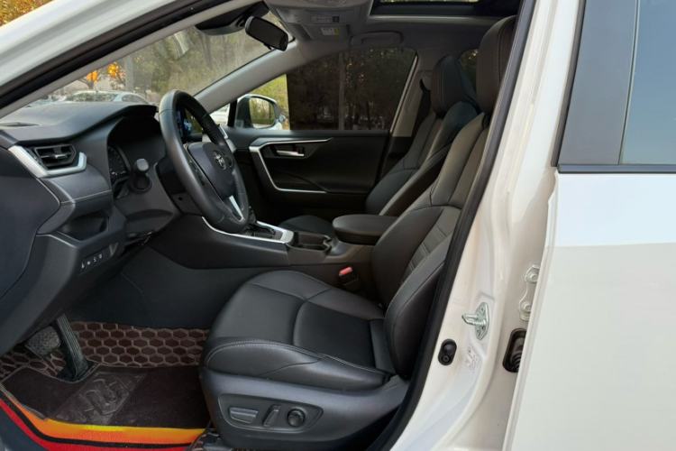 Used Toyota Wildlander 2023 2.0L CVT Two-Wheel Drive Luxury PLUS Edition
