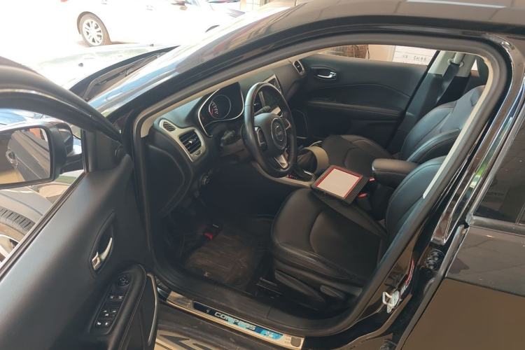 Used  Compass 2017 200T Automatic Family Edition
