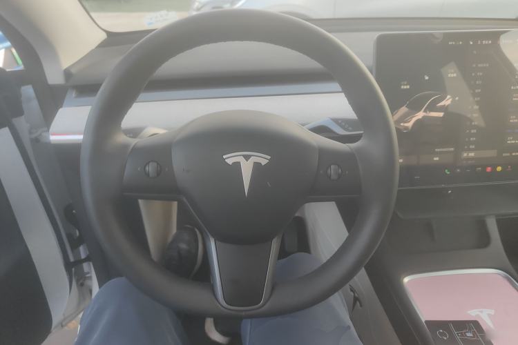 Used Tesla Model Y 2023 Rear-Wheel-Drive Version
