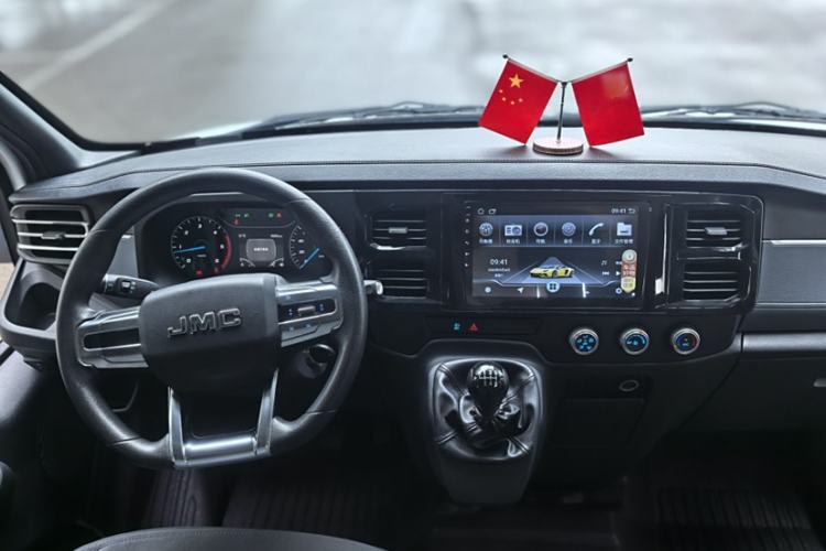 Used JMC Fushun 2023 2.0T Manual Short-Wheelbase Low-Roof Commercial Multi-Purpose Passenger Vehicle 6 Seats with Dual-Opening Tailgate
