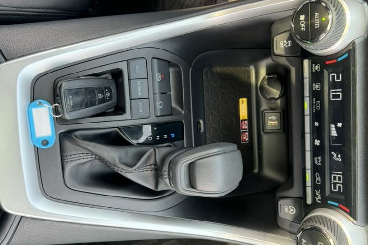 Used Toyota RAV4 2023 2.0L CVT Two-Wheel Drive Fashion Edition
