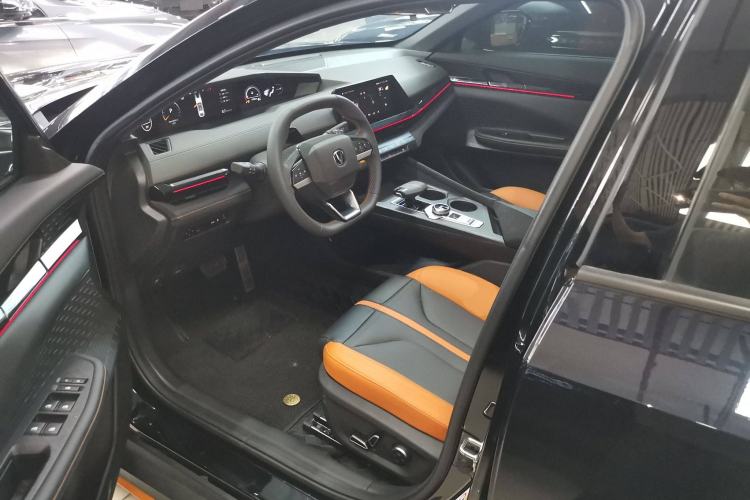 Used Changan UNI-V 2025 1.5T 500Bar Prestige Sporty Version
