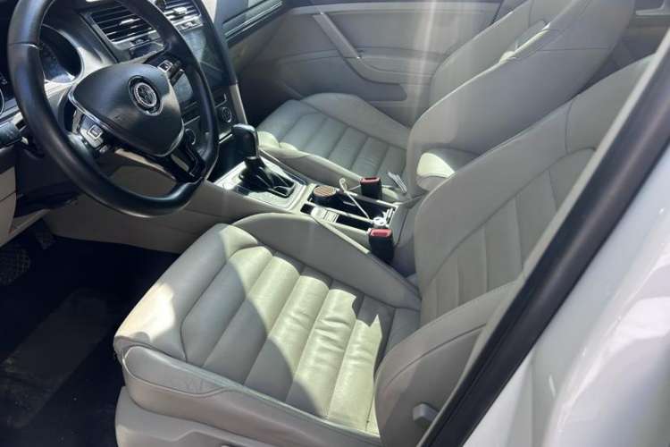 Used Volkswagen Golf 2015 1.4TSI Automatic Luxury Model
