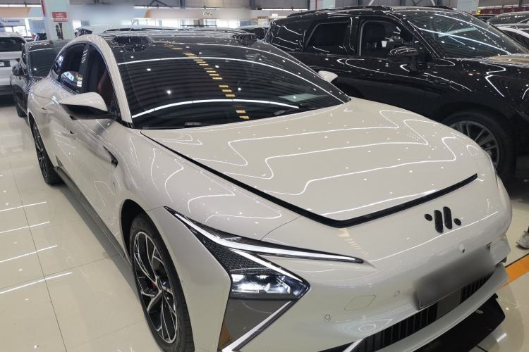 Used  L7 2022 Dynamic Model