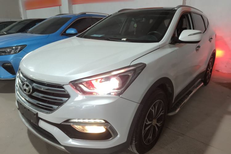 Used Hyundai Santa Fe 2017 2.0T Automatic Two-Wheel Drive Smart Version 7 Seats
