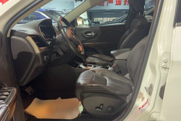 Used  Cherokee 2016 2.0L Superior Edition
