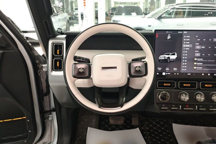 Used  V23 2025 401 Two-Wheel Drive Intelligent Driving Version
