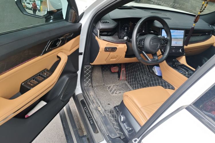 Used Lynk & Co 09 2021 2.0T Halo Six-Seater
