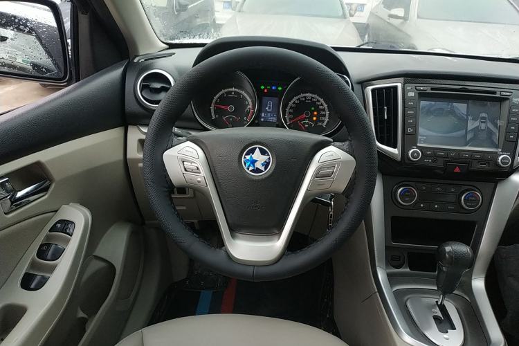 Used Venucia T70 2015 2.0L CVT Smart Edition