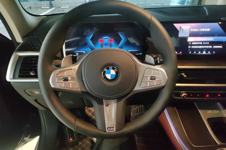 Used BMW X5 2023 xDrive 30Li Luxury M Sport Package
