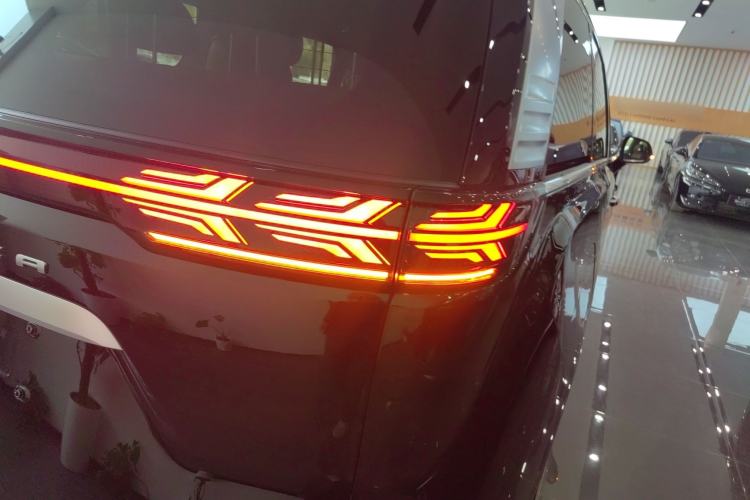 Used Denza D9 2025 DM-i Intelligent Drive 1020 Four-Wheel Drive Flagship Model