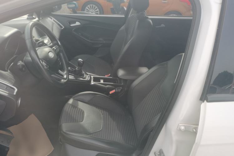 Used Ford Focus 2018 Hatchback Classic 1.6L Manual Fashion Edition SmartDrive Version
