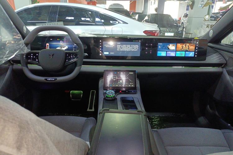 Used VOYAH PASSION 2024 PHEV Four-Wheel Drive Ultra-Long Range Flagship Model
