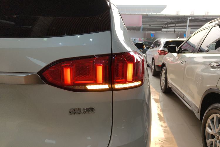 Used Wey VV6 2019 2.0T Two-Wheel-Drive Ultra-Luxury Version China VI Standard
