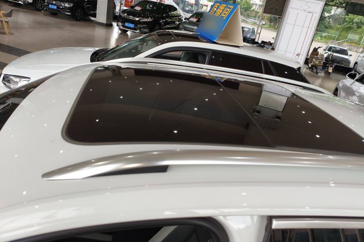 Used Volkswagen T-ROC 2023 300TSI DSG Two-Wheel-Drive Chen Guang Edition
