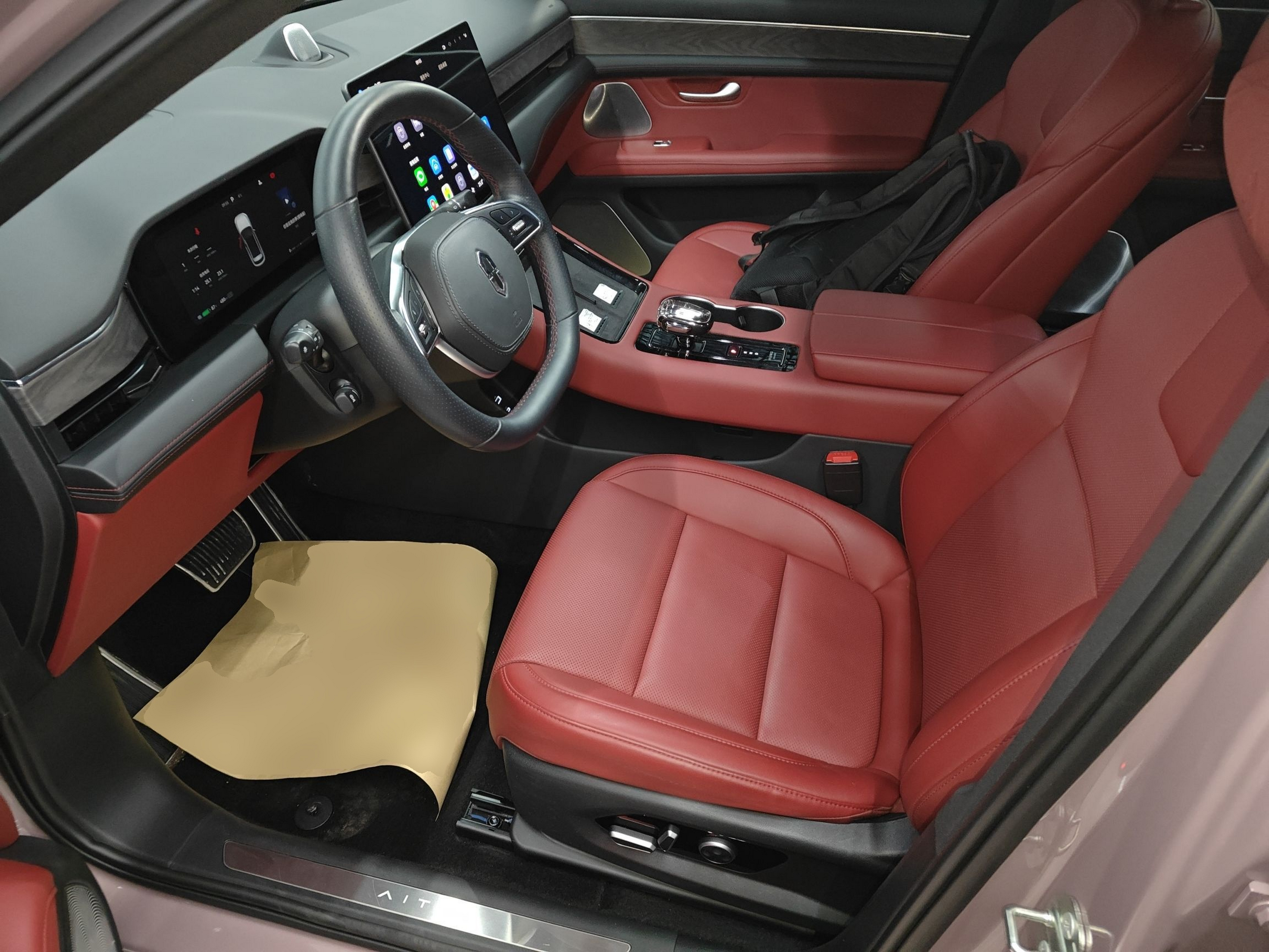 المقاعد الأمامية داخل السيارة