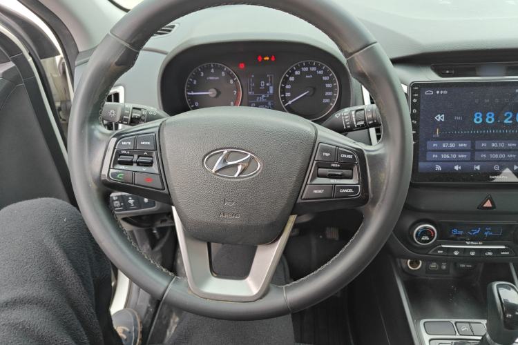 Used Hyundai ix25 2015 1.6L Automatic Two-Wheel-Drive Deluxe DLX Model