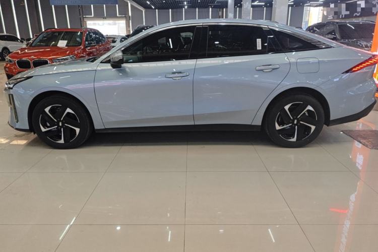 Used  L6 2025 EM-i 140km Starship Edition