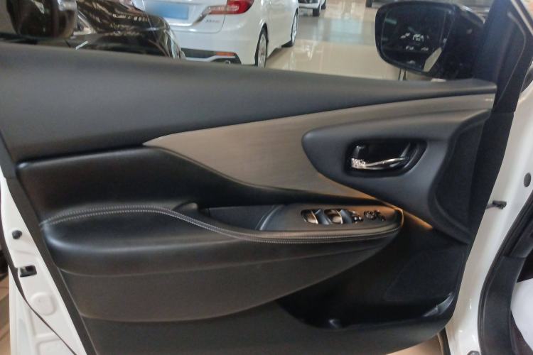 Used Nissan Murano 2019 2.5L XL Two-Wheel Drive Smart Connect Luxury Edition China VI Standard
