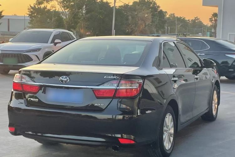 Used Toyota Camry 2016 2.0G 10th Anniversary Leading Edition
