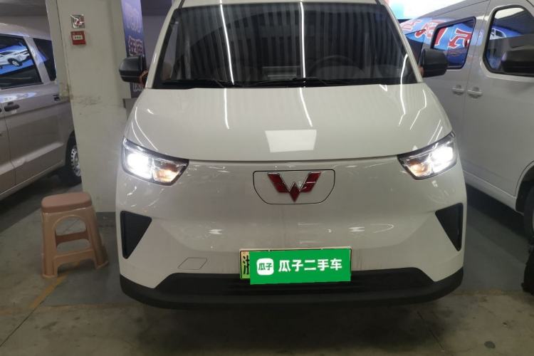 Used Wuling Yangguang 2024 300KM Comfort Version Passenger Van 75kW