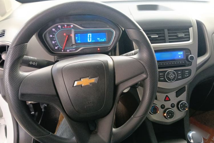 Used Chevrolet Aveo Sonic 2014 Sedan 1.4SL MT Comfort Edition
