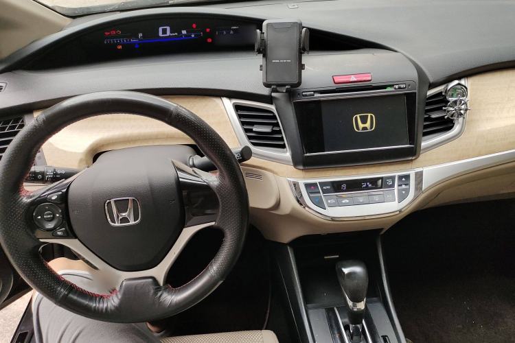 Used Honda Jade 2013 1.8L automatic Comfort version 5 seats