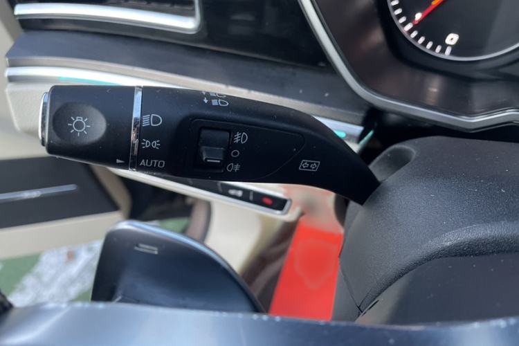 Used Zotye T700 2017 1.8T Dual-Clutch Luxury Model
