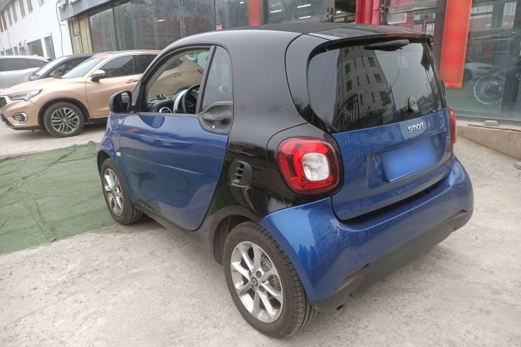 Used smart fortwo 2015 1.0L 52 kW hardtop Dynamic version
