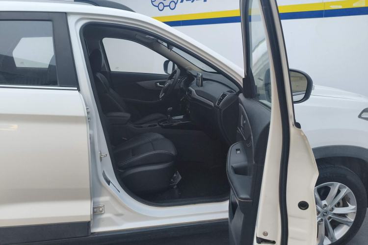 Used Dongfeng Fengon S560 2019 1.8L Manual Urban Model
