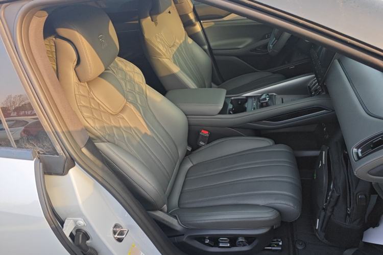 Used BYD Song L EV 2025 Intelligent Driving Version 662 km LiDAR Excellence Edition
