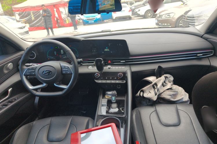 Used Hyundai Elantra 2023 1.5L CVT LUX Prestige Edition