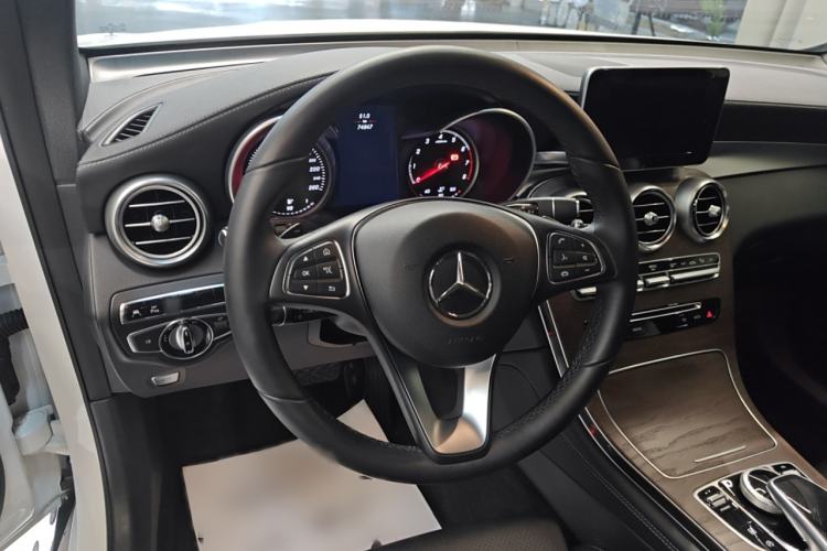 Used Mercedes-Benz GLC 2016 GLC 300 4MATIC Dynamic Model
