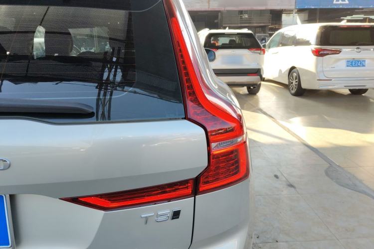 Used Volvo XC60 2019 T5 4x4 Smart Edition China V Standard
