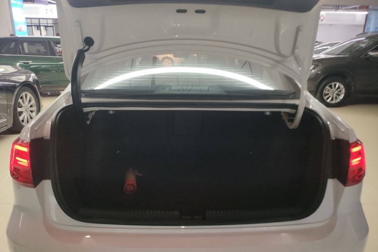 Used Volkswagen Sagitar 2017 230TSI Automatic Comfort Version
