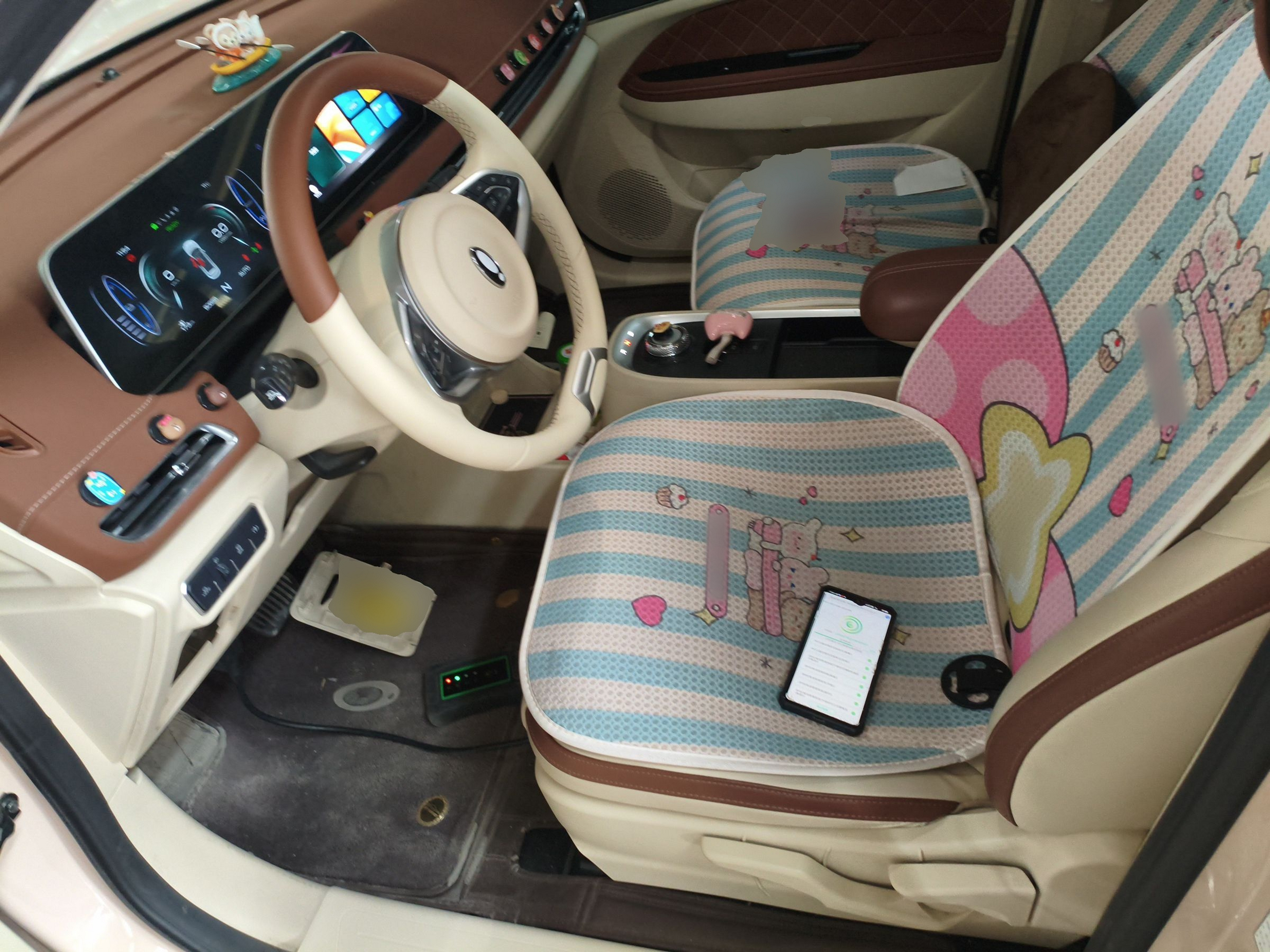 المقاعد الأمامية داخل السيارة