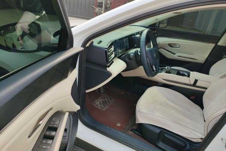 Used BYD Qin L 2025 DM-i Smart Drive 80KM Leading Model