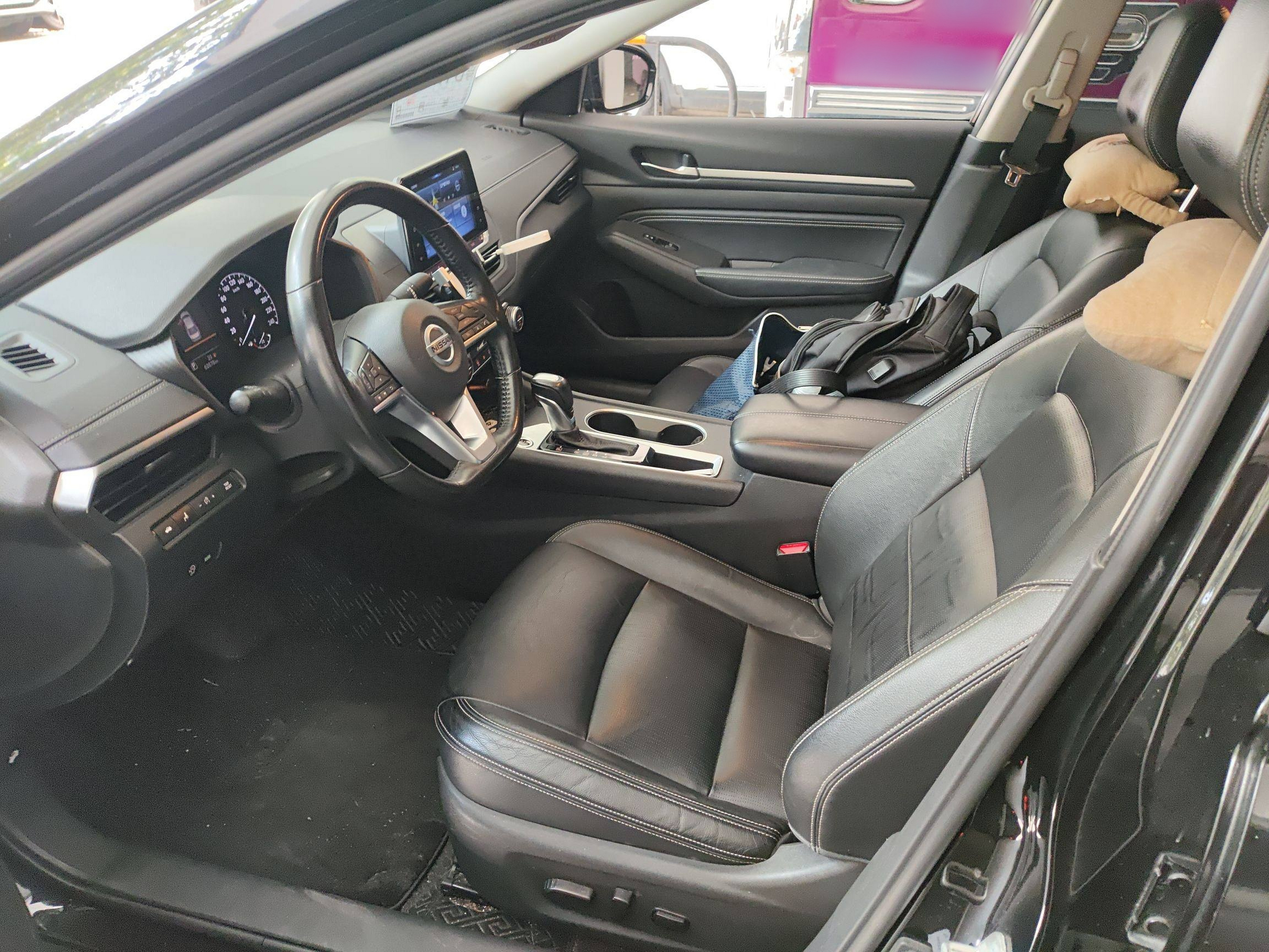 Переднее сиденье в автомобиле