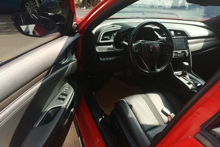 Used Honda Civic 2021 HATCHBACK 220TURBO CVT Dynamic Control
