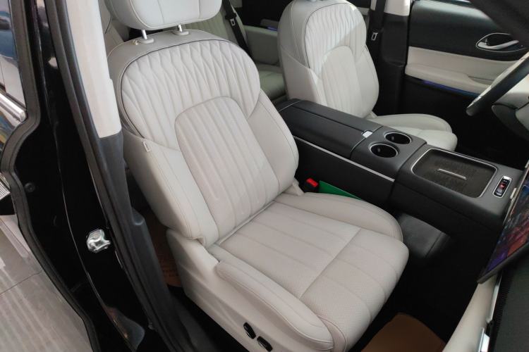 Used VOYAH Dream 2025 PHEV Four-Wheel-Drive Flagship Kunpeng Edition
