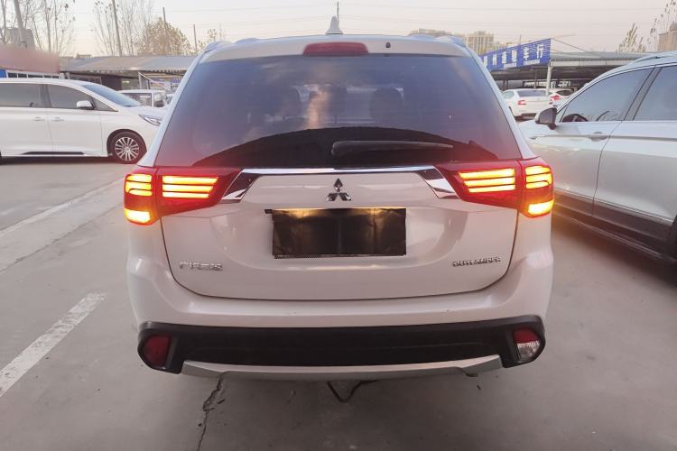 Used Mitsubishi Outlander 2018 2.0L Two-Wheel Drive Glory Edition 5 Seats
