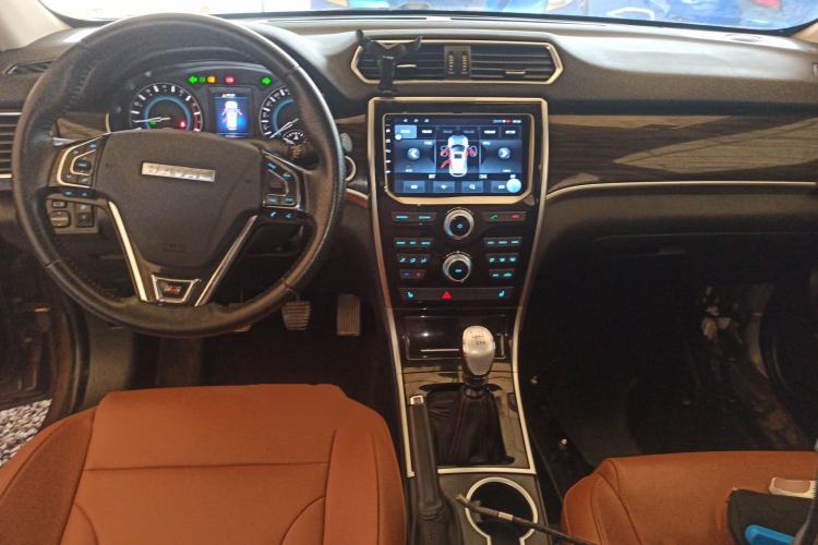 Used Haval H2 2017 Red-Label 1.5T Manual Two-Wheel-Drive Elite Model
