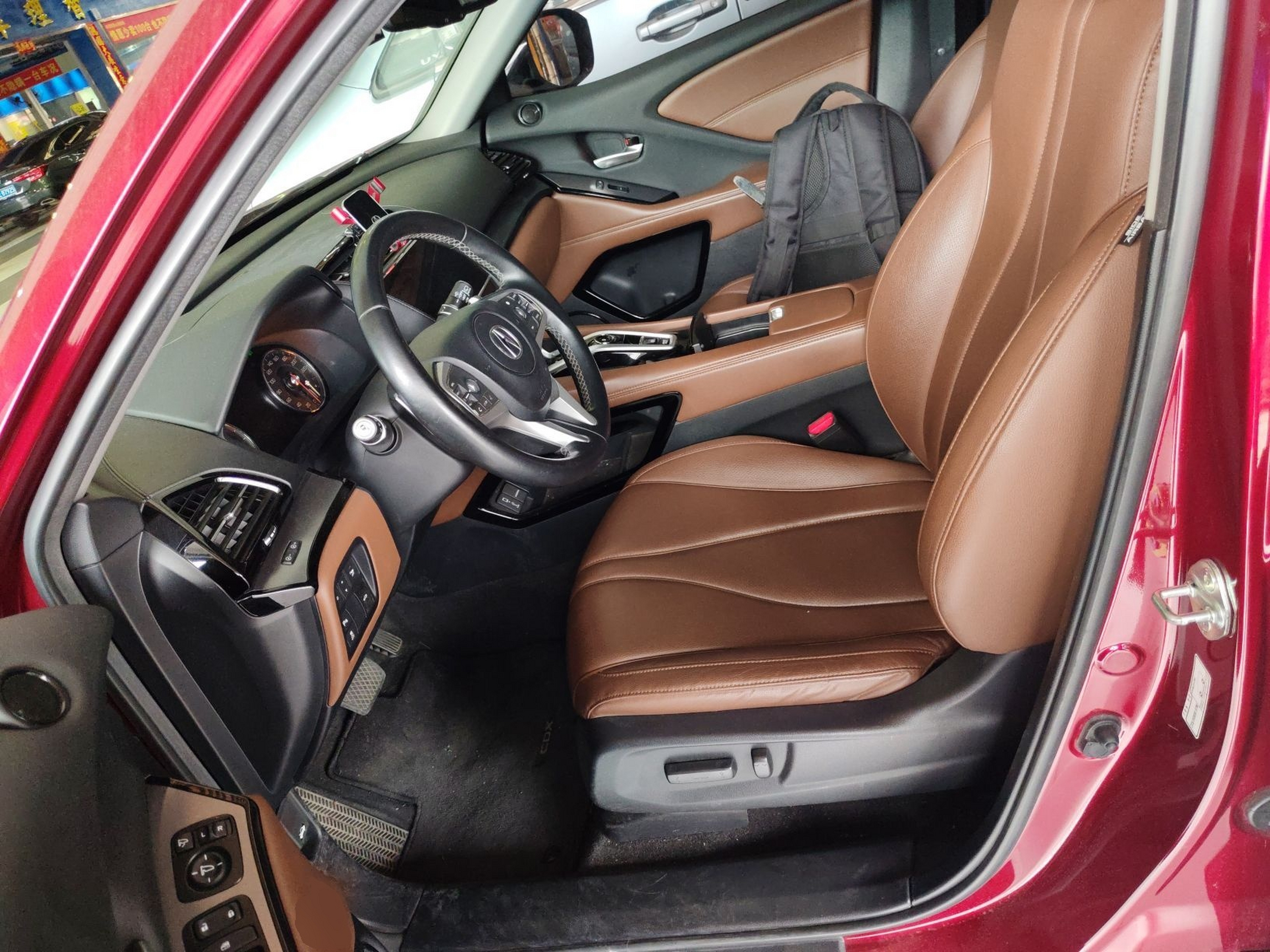 Переднее сиденье в автомобиле