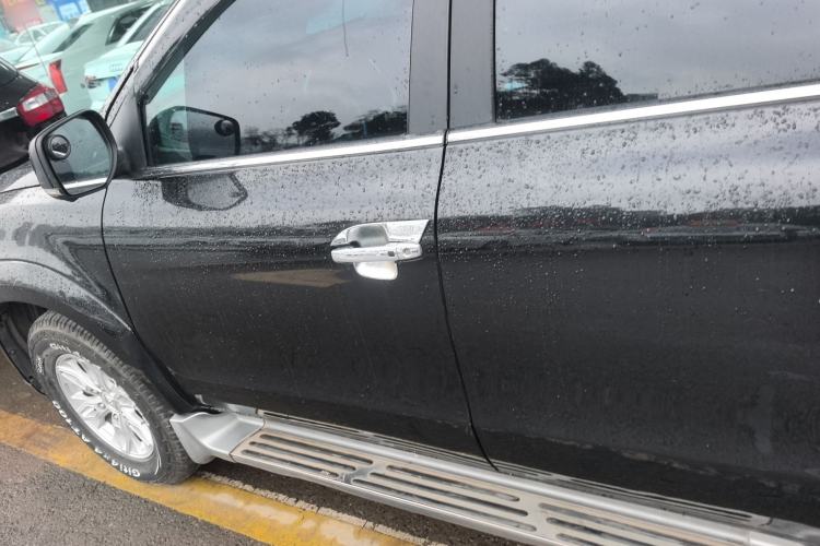 Used JMC Yusheng S350 2016 2.4T Automatic 2WD Diesel Luxury Version with Sunroof 5 Seats
