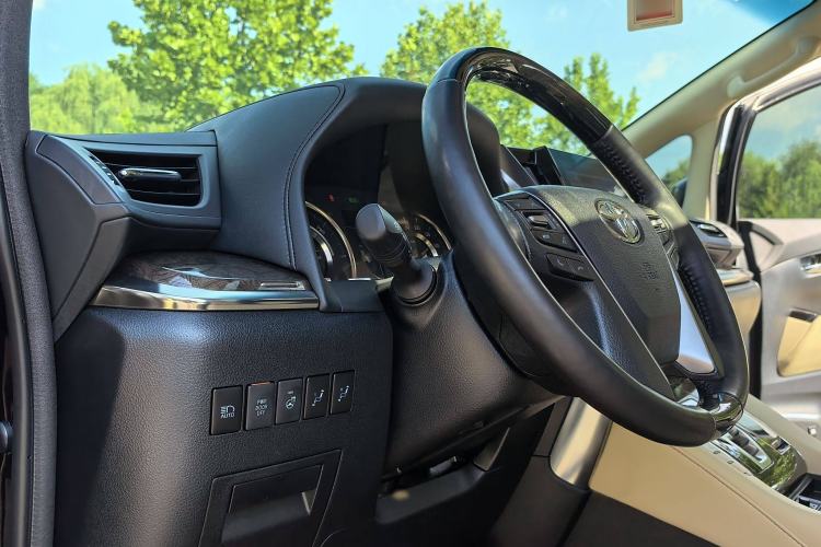 Used Toyota Vellfire 2021 Crown Dual-Engine 2.5L HV Supreme Edition
