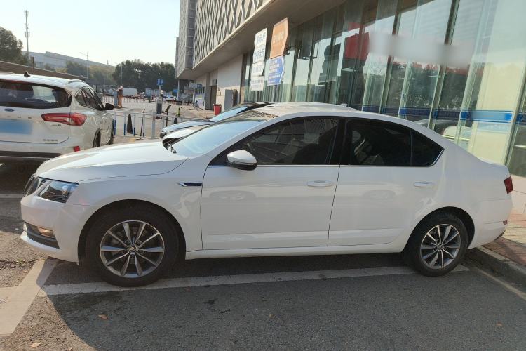 Used Skoda Octavia 2019 1.5L Automatic SmartDrive Comfort Edition China VI Standard
