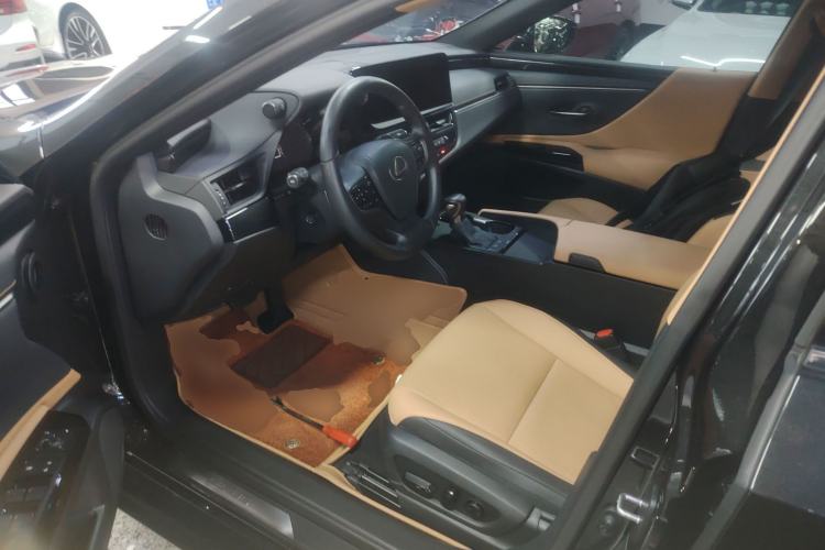 Used Lexus ES 2023 200 Excellence Edition
