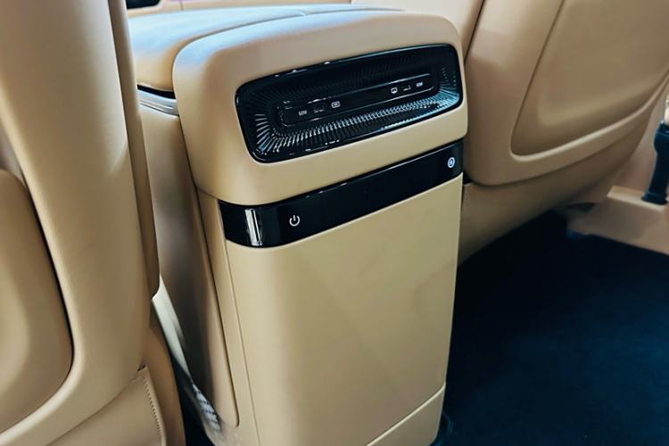 Used VOYAH Dream 2025 PHEV Four-Wheel-Drive Flagship Kunpeng Edition
