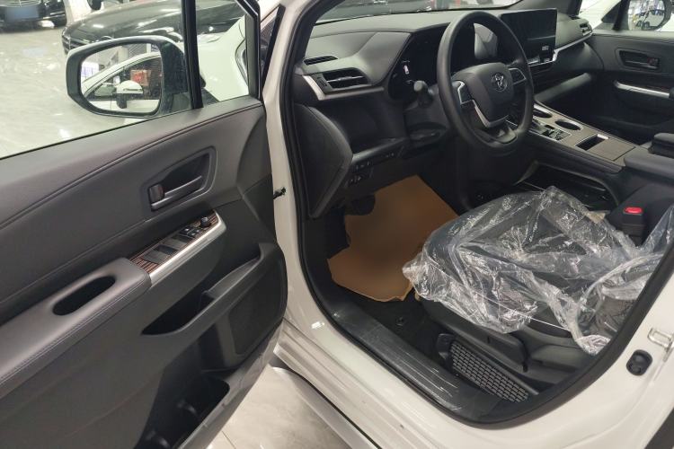 Used Toyota Granvia 2026 Model 2.5L Hybrid Comfort Edition