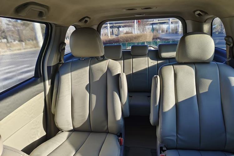 Used BYD M6 2013 2.0L Manual Comfort Edition
